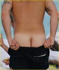 Diplo Bares His Butt While Mooning the Cameras at the Beach (Photos): Photo  4865159 | Diplo, Shirtless Photos | Just Jared: Entertainment News
