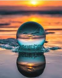 In this lensball guide, we will find answers to some questions that might be helpful for you who are interested in this genre Glazen Lensball O10cm Catawiki