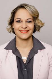 Why Professional Beats DIY For Your Headshots