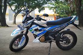 Foto modifikasi satria fu 150 velg jari jari injeksi standar road race airbrush terbaru 2020. Suzuki Satria F150 Jadi Jangkung Bergaya Supermoto Boleh Banget Nih Jadi Inspirasi Gridoto Com