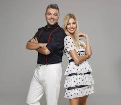 Ο πέτρος πολυχρονίδης παραμένει στην κεντρική παρουσίαση, ωστόσο από το πλευρό του αποχωρεί η βάλια χατζηθεοδώρου και τη θέση της θα. O Troxos Ths Tyxhs Telos H Balia Xatzh8eodwroy Apo To Paixnidi Znews