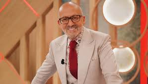 Manuel luís goucha, de 63 anos de idade, abordou esta manhã o tema dia da criança no você na tv. Veja O Que Acontece Nos Bastidores Do Programa De Manuel Luis Goucha