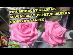 Ukir bagian detail dengan alat yang tajam. Bunga Sabun