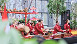 Untuk mengenang jasanya, maka ditetapkanlah hari lahirnya yaitu tanggal 21 april sebagai hari kartini. Warga Rusia Turut Peringati Hari Kartini Di Moskow