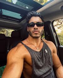 3,069 likes · 5 talking about this. Survivor Giwrgos Ashmakopoylos O 29xronos Fashion Designer Poy 8a Magnhtisei Ta Gynaikeia Blemmata