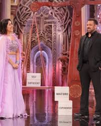 Bigg Boss 19: Chhoti screen ki sabse badi superstar! 🌟 Ashnoor Kaur makes a smashing entry into the Bigg Boss house. Kya woh kar paayengi sab pe raaj? Tune in to JioHotstar