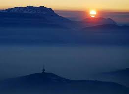 波斯尼亚bosnia 烟雾haze 笼罩山间 波斯尼亚和黑塞哥维那 萨拉热窝等地雾霾天气持续 摄影师 dado ruvic natural landmarks favorite places landmarks