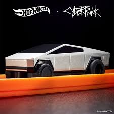 Hanya ada lampu depan yang memanjang dari sisi ke sisi, layaknya helm robocop, tanpa adanya lampu kabut maupun. Kereta Kawalan Jauh Hot Wheels Tesla Cybertruck Dengan Harga Rm1 676 Fuzz My