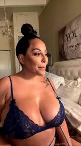 Kiara Mia Live