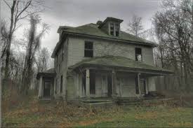 As A Fan Of Ghost Stories I Really Appreciate Linda S Photos Of Haunted Houses She Found This Abandoned House Abandoned Houses Creepy Houses Abandoned Places