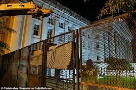 A collection of backyard retaining wall ideas and terraced gardens. Us Election 2020 White House Security Fence Erected Amid Riot Fears Daily Mail Online