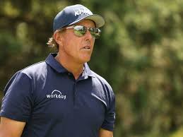 His sister tina shared a hilarious exchange of text. Mickelson Cards 63 Holds 1 Shot Lead Midway Through Travelers Thescore Com