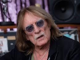 Christophe : Le jour où Johnny lui a signé un chèque en blanc [ITV]