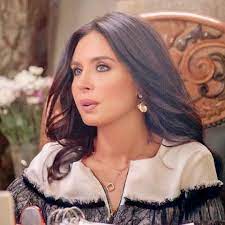 في نوفمبر 2013، ألقي القبض عليها في شقة بالزمالك بسبب تعاطي المخدرات، وفي فبراير 2014 قضت محكمة جنايات القاهرة بحبسها عاماً وتغريمها 10 آلاف جنيه. Ø¯ÙŠÙ†Ø§ Ø¨Ø¹Ø¯ Ø¥ØµØ§Ø¨ØªÙ‡Ø§ Ø¨ÙƒÙˆØ±ÙˆÙ†Ø§ Ø¬Ø³Ù…Ù‰ Ù…ØªÙƒØ³Ø± ÙˆØ£Ø´Ø¹Ø± Ø¨Ø§Ù„Ø¥Ø±Ù‡Ø§Ù‚ Ø§Ù„Ø´Ø¯ÙŠØ¯ Ø§Ù„ÙŠÙˆÙ… Ø§Ù„Ø³Ø§Ø¨Ø¹