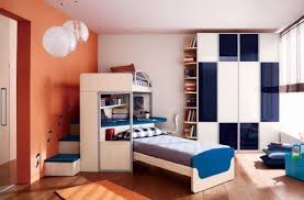 Ideen Furs Jugendzimmer Jungen Zwei Betten Kleiderschrank Orange Wand Schlafzimmer Design Jungenzimmer Zimmer