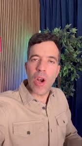 Una camarera venezolana en Galicia gana el Gordo de la lotería El mayor  premio de la Lotería Nacional en España también cayó este año en un hogar  venezolano Eli Blanco, una mujer