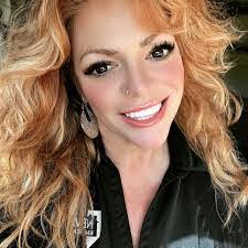 Kellie Reno's Instagram, Twitter & Facebook