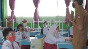 Terlebih saat ini masker kesehatan susah untuk didapatkan. Cara Pencairan Program Indonesia Pintar 2021 Untuk Sd Hingga Sma