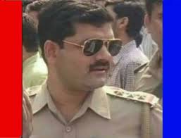 युवा पुलिस अधिकारी ने स्कूल छात्राओं को कुछ ऐसा सिखाया, छात्राएं हो गईं  फैन, देखें वीडियो