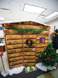 Whether you are hosting an office christmas decoration contest or whether you want to decorate your office for christmas in the cutest possible way, here are some of the best christmas office decorations ideas which will help you out. Work Cubicle Turned Into A Christmas Log Cabin Made Out Of Cardboard Log Cabin W Christmas Cubicle Decorations Office Christmas Decorations Cubicle Christmas