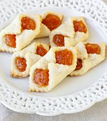 Sift flour, add cream cheese, butter, eggs and yeast dissolved in 1/2 cup milk. Apricot Kolaches An Hungarian Christmas Cookie