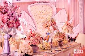 Luxurious wedding table decoration ideas. 4 Extraordinary Ideas For Luxury Wedding Decoration Bliss Vietnam The Best Wedding Event Planner In Vietnam
