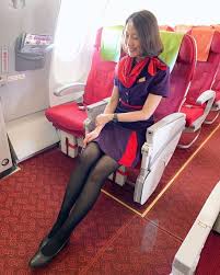 instagram 上的黑絲爆爆 nat ching 新朋友空姐辣妹 超氣質的啦 今天星期天空姐來幫大家加油打氣 有喜歡請按讚留言分享 你們的支持是我們最大的動力 by 男主編 女子ファッション ファッション 客室乗務員