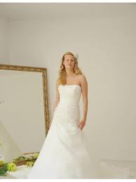 Browse more than 200 dresses and find the one that makes you feel your very best. Lina Becker 2021 Brautkleider Online Bestellen Billiger Kaufen Preise 2021