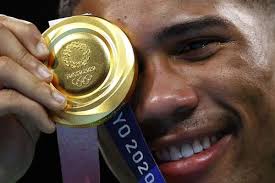 Brasil tem 'chuva' de ouros, mas vôlei decepciona de novo