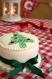 Whether those words fill you with delight or dread, it's time to start thinking about decorating. Awesome Christmas Cake Decorating Ideas