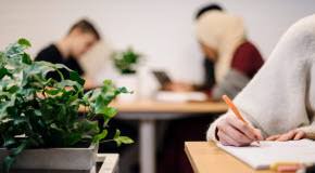 Jag går i trean på timrå gymnasium med inriktningen media. Blatwm9htun9qm