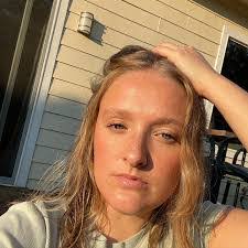 Emily Crowley's Instagram, Twitter & Facebook