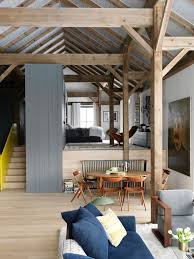 Deux Maisons Passives Et Une Piscine Naturelle Planete Deco A Homes World Maison Passive Salon Rustique Moderne Salon Rustique