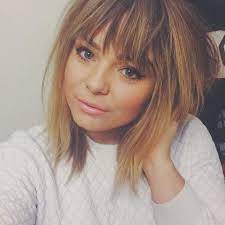 Medium cuts will definitely make your hair look thicker and if you add a fringe, from a. Hairstyles With Fringes For 2016 Kudu Hair Extensions Hair Styles Short Hair With Bangs Medium Hair Styles