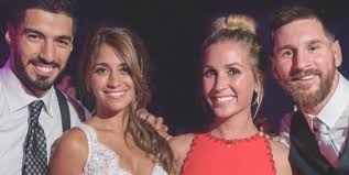 Messi's partner antonella roccuzzo leads glamour at fifa ballon d'or. La Crisis En Argentina Salva El Negocio De Antonella Roccuzzo Y Sofia Balbi Bekia Actualidad