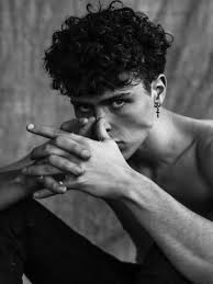 Curly Hair Zeichnen Hair Zeichnen In 2020 Portrait Photography Men Boys With Curly Hair Men Photography