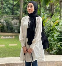 Sebenarnya, penghujung ramadan lalu saya sudah tergerak hati mahu bertudung. Hiburan Nekad Berhijab Hannah Delisha Akui Tak Risau Soal Rezeki