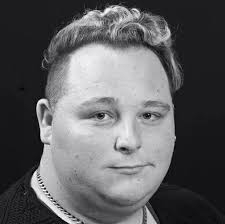 Hello all! I'm an Opera Singer in training at the Royal Northern College of  Music in Manchester, but I'm originally from York! I'm in my third year and  finally ready to look