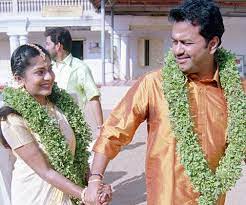 Poornima indrajith was born to mohan and shanthi in kerala and there is no relevant information about her age and date of birth details. Indrajith Married To Poornima Marriage Pictures Marriage Photos Nazriya Nazim Wedding