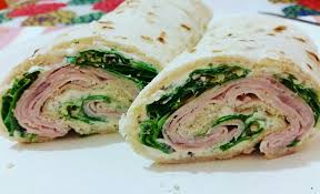 Piadina Ripiena Prosciutto Cotto Formaggio E Rucola Idee Recette Recettes De Cuisine Recette Wrap