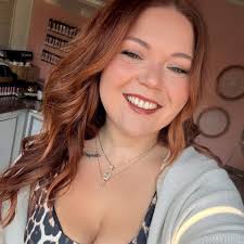 Okay, how cute is this outfit?! I'm obsessed! Don't miss our sweater  legging drop tomorrow at 10am central. 🍂 www.gigiandmax.com