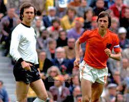 35 1975 oleg blokhin dynamo kiev: Tphoto On Twitter Franz Beckenbauer West Germany And Johan Cruyff Netherlands The Final Of World Cup1974 West Germany Vs Netherlands 2 1 At Munchen In West Germany On 7 July 1974 Photo By Masahide