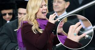 American idol first season big winner, kelly clarkson received this stunning ring from brandon blackstock. Kelly Clarkson Jane Austen Ring Row Why We Should Save Our National Treasures Mirror Online