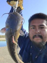 🦃Happy Thanksgiving everyone! Check out the pick of the day caught by  @rubbatoe #crab #underwateradventure #freediverlife #catchandcook ##onebreat