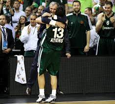Η αμοιβαία αγάπη ξεφεύγει από τα. Mia Agkalia Enas Titlos Vids Pics Basketa Gr