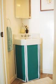How to build a bathroom vanity shelf for storage. Pin On Apartment