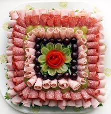 Leckere Kalte Platten Mit Schinken Und Kase Servieren Nettetipps De Schinken Und Kase Fingerfood Und Lecker
