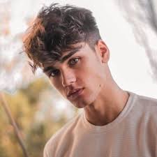 For men, the fashionable and functional merits of messy hairstyles are literally endless. Messy Hairstyles For Men Wavy Hair Men Mens Hairstyles Thick Hair Mens Hairstyles Undercut