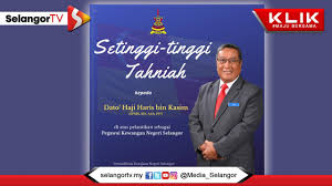 Mengedarkan topi keledar kepada para penunggang motosikal. Datuk Bandar Shah Alam Pegawai Kewangan Baharu Youtube
