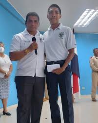 Felicitamos a los estudiantes del equipo "Los Hunters" del 10 C Ciencias y  del equipo "Planet Express" del 11 C Ciencias quienes fueron los  triunfadores del concurso interno de hidrocohetes realizado por